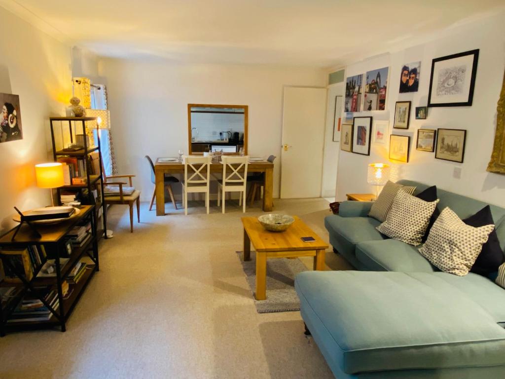 Spacious City Centre Apartment Bath room 6